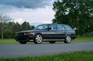 BMW M5 Touring 1992 года  (EU)